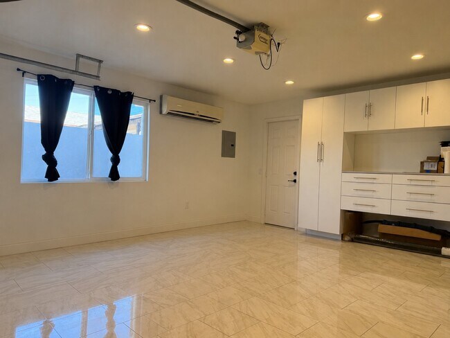 Building Photo - 2516 Fernley Dr