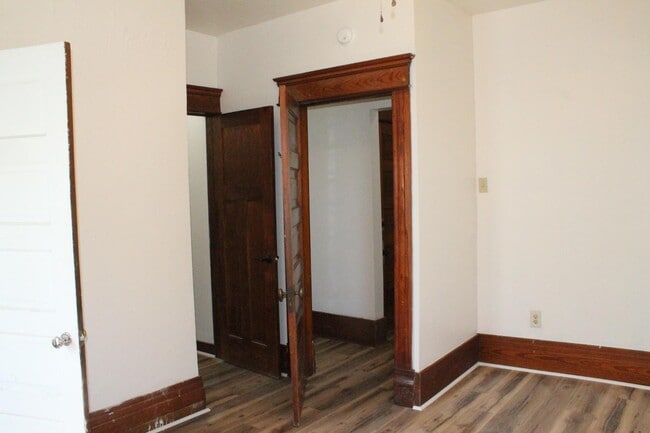 Building Photo - 3803 Military St