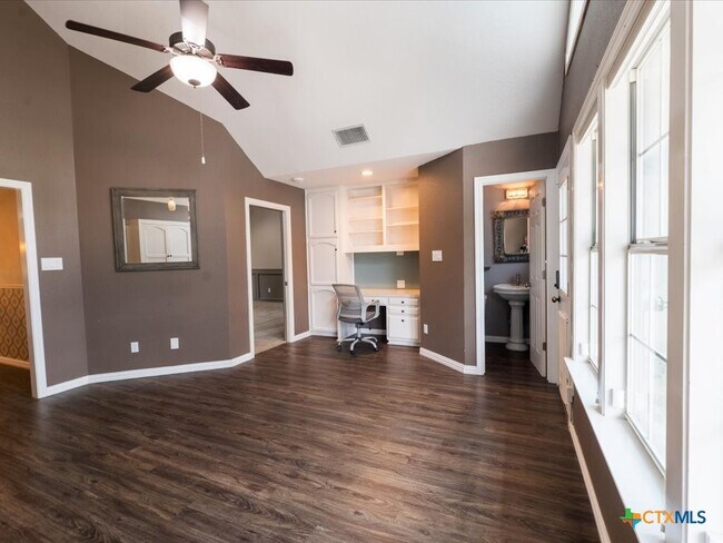Building Photo - 300 Las Plumas Dr