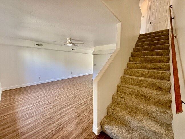 Building Photo - Redone Lexington Hills Townhome