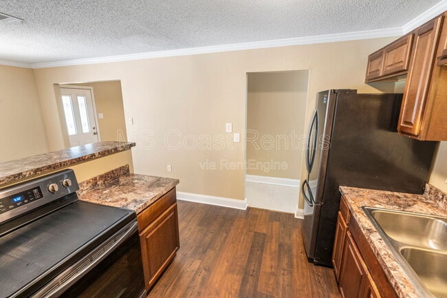 Building Photo - 583 Neal Dr