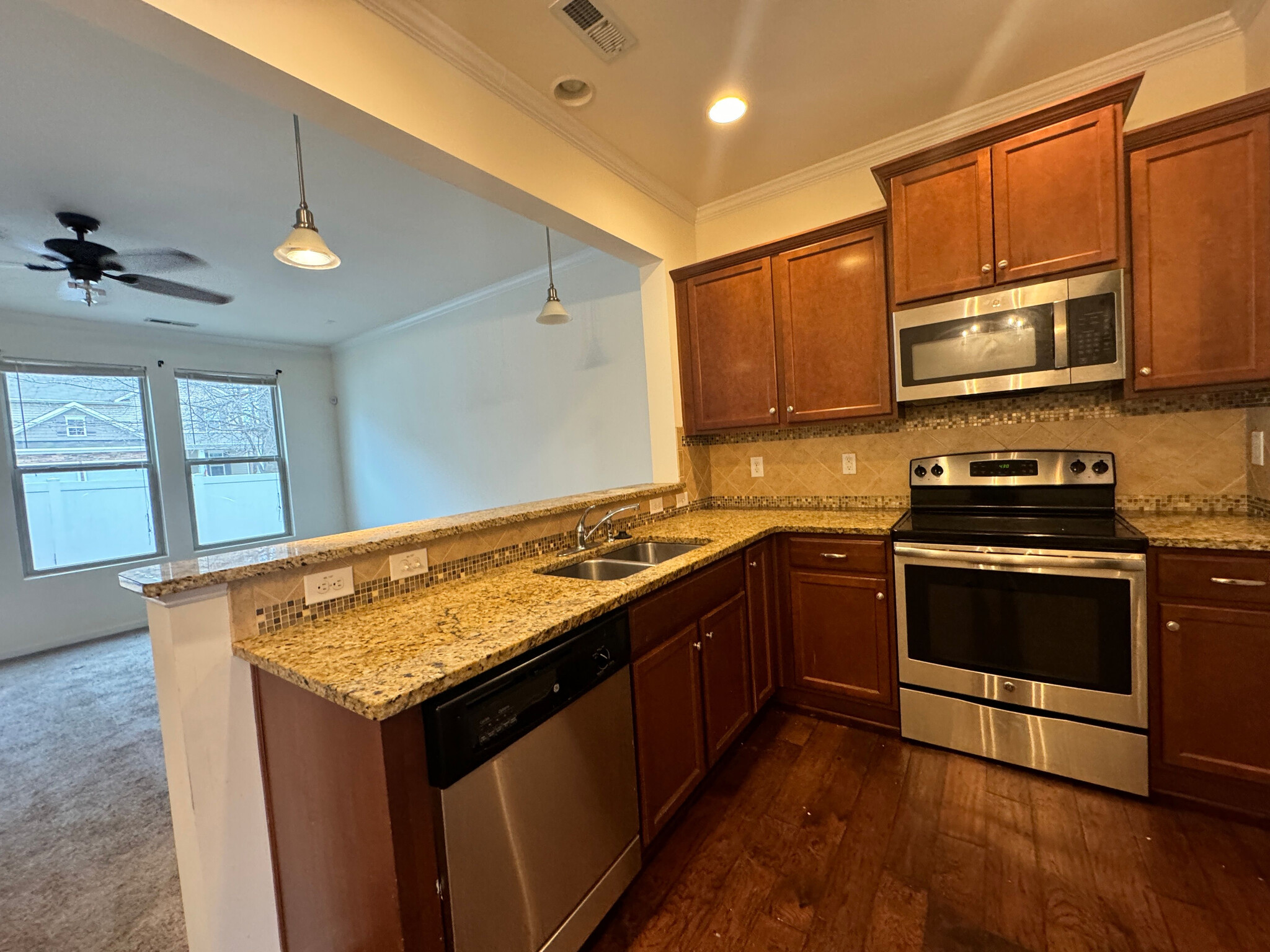 Building Photo - Room in Townhome on Warm Springs Ln