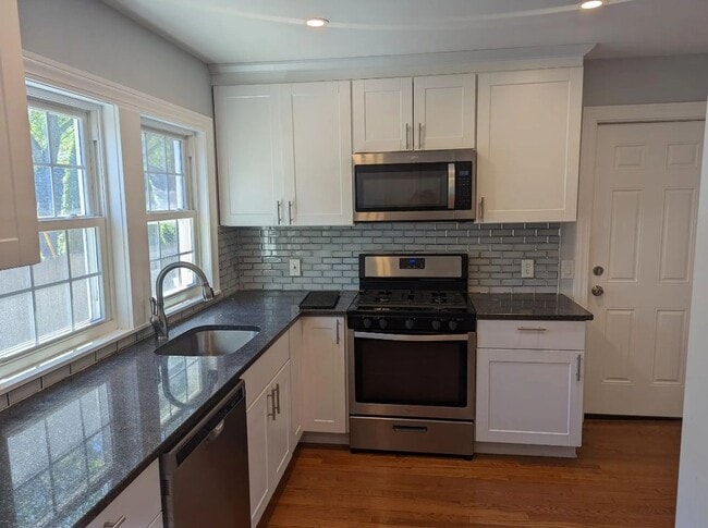 Building Photo - 96 Delham Ave