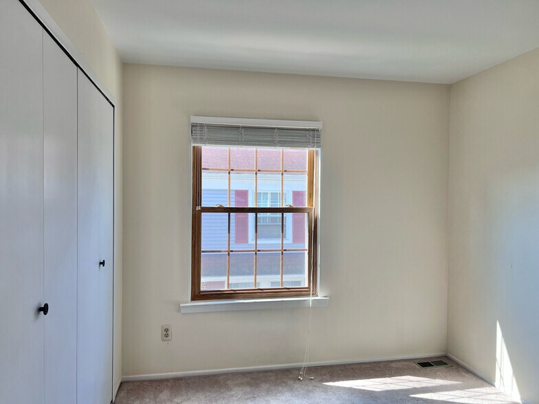 Building Photo - 2736 Glenbridge Ct