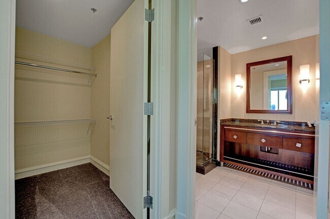 Building Photo - Sky 607-Stunning 2Bd/2Ba Residence