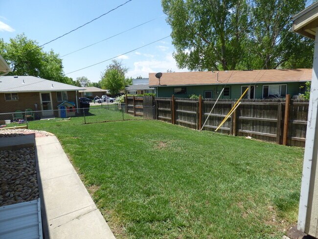 Building Photo - 2 Bed/1 Bath Duplex in Longmont
