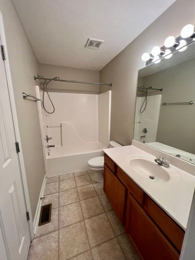 Building Photo - *END UNIT* 2 Bed, 2.5 Bath Townhome in The Cottages at Indian Park