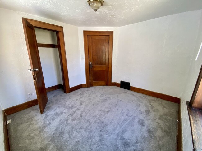 Building Photo - 987 Whittier Ave