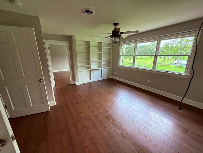 Building Photo - 7356 Woodville Ln