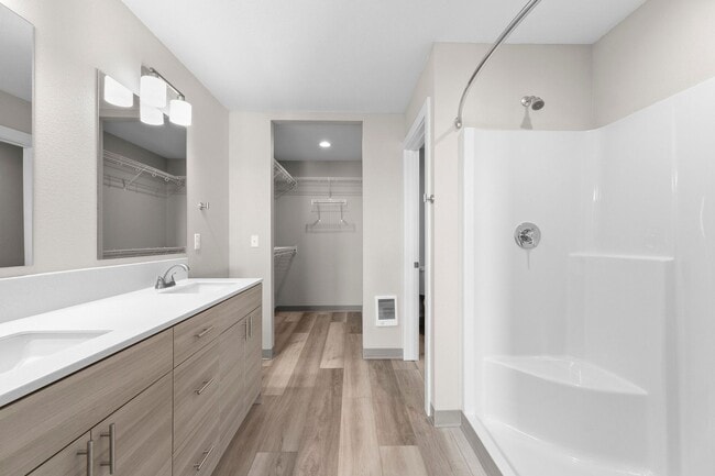 Building Photo - Zero-step Valley Duplex for rent!