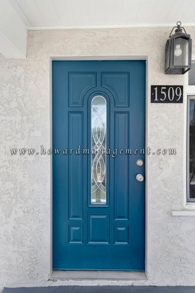 Building Photo - 1507 W 50th St