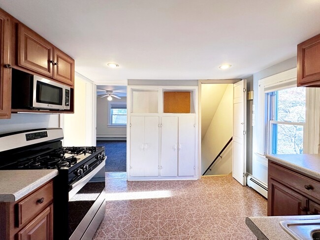 Building Photo - 76 Nichols Ave