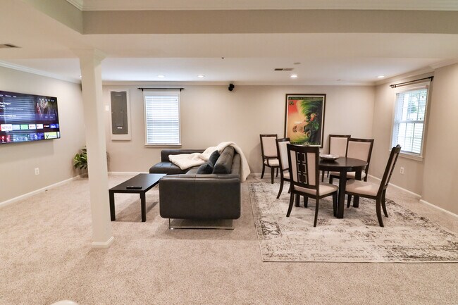 Building Photo - 9633 Cinnamon Creek Dr
