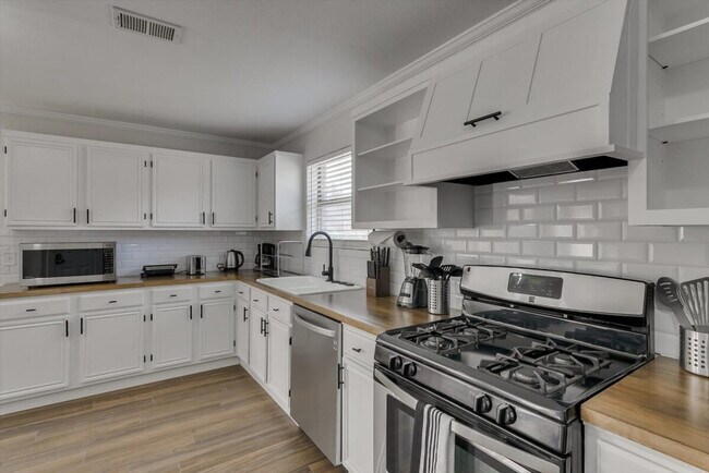 Building Photo - 516 Maywood Ln