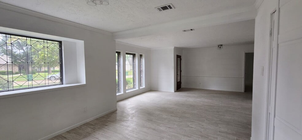 Building Photo - 5727 Arbor Vitae Dr