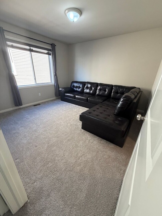 Building Photo - 13776 Grandeur Ave