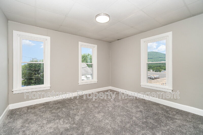 Building Photo - 609 Spruce St