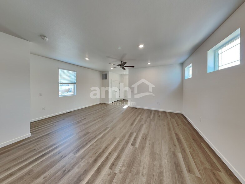Building Photo - 26107 E Calhoun Pl
