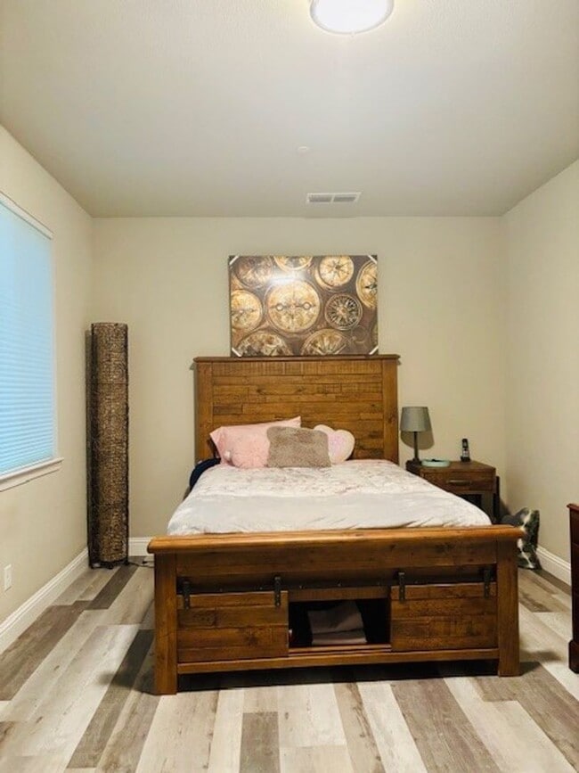 Building Photo - *MOVE IN SPECIAL ~ $500 OFF FIRST MONTHS R...
