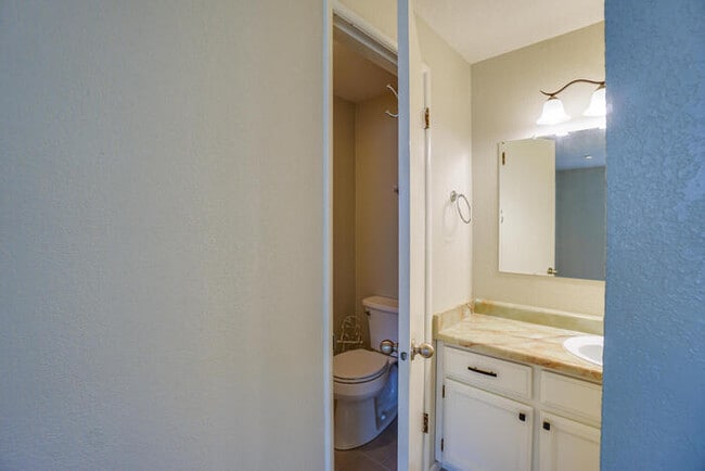 Building Photo - BEAUTIFUL THREE BEDROOM RANCH IN WEST LONGVIEW