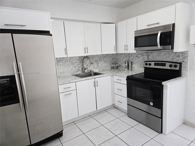 Building Photo - 2754 NW 16th Terrace