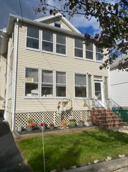 Building Photo - 42 Mayberry Ave