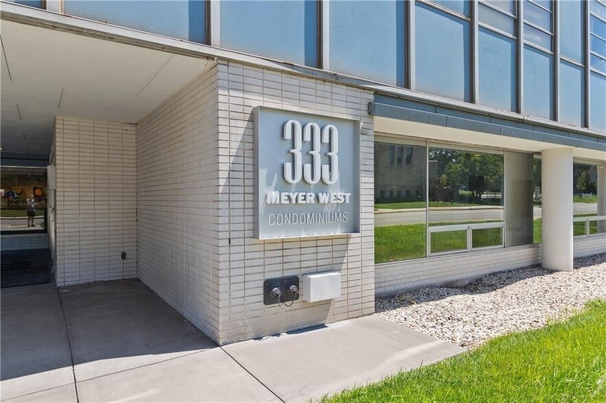 Building Photo - 333 W Meyer Blvd