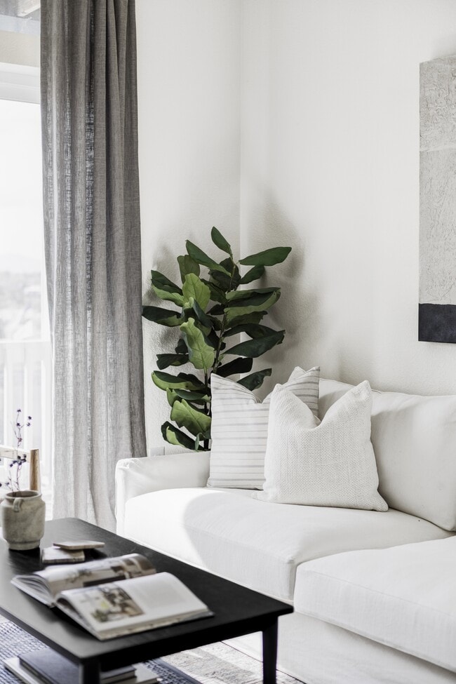 Building Photo - 2862 S Galapago Ct