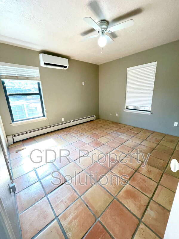 Building Photo - 314 Amherst Dr SE