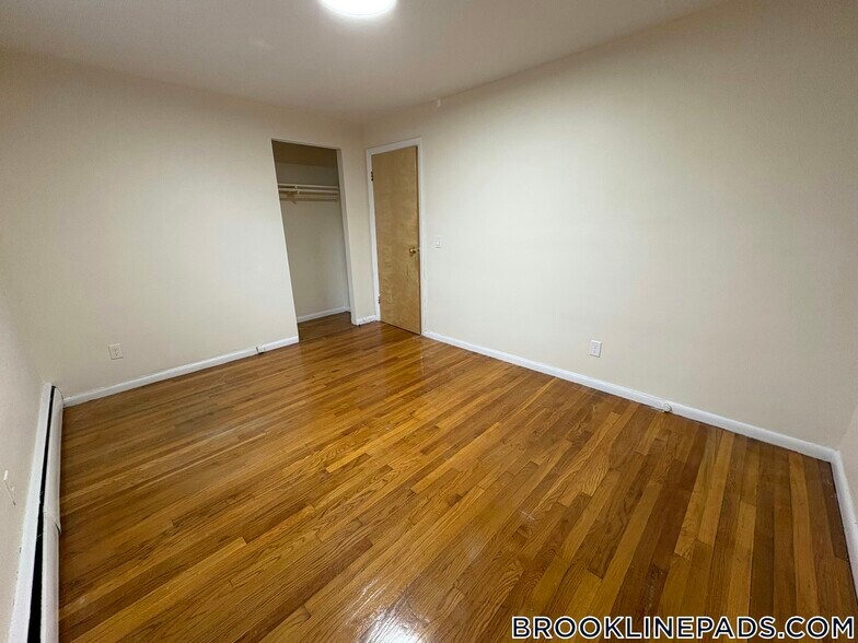 Building Photo - 110 Babcock St