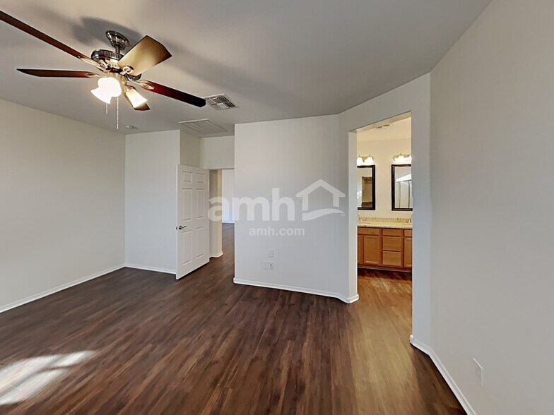 Building Photo - 1688 E Primavera Way