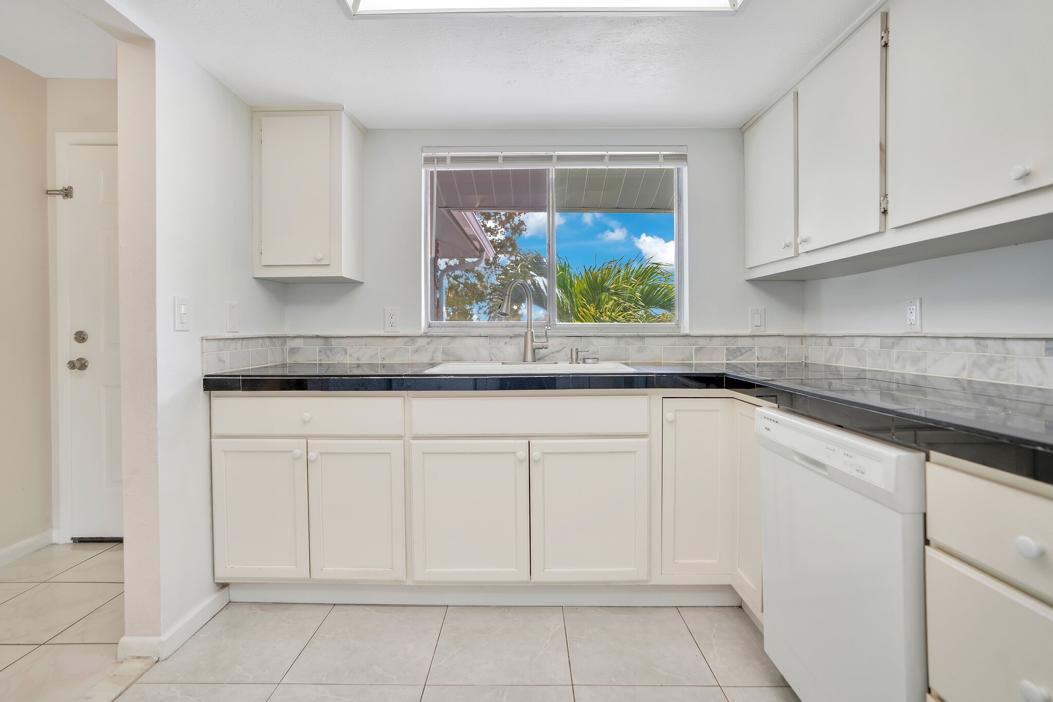 Building Photo - 203 SE 15th Pl