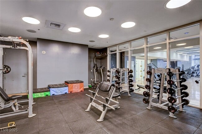 Building Photo - 4575 Dean Martin Dr
