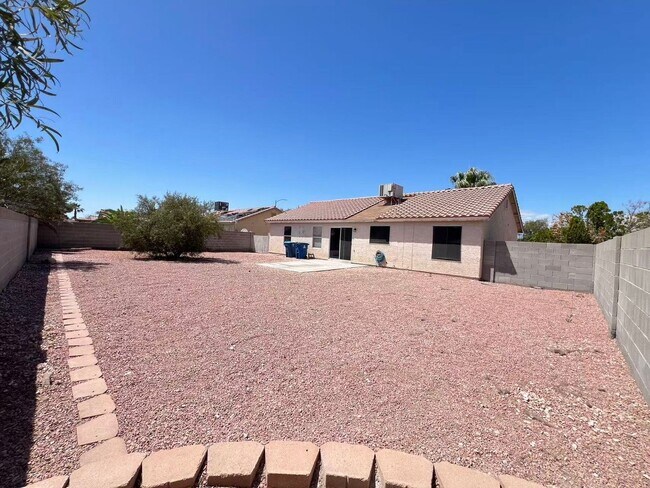 Building Photo - Charming single-story home