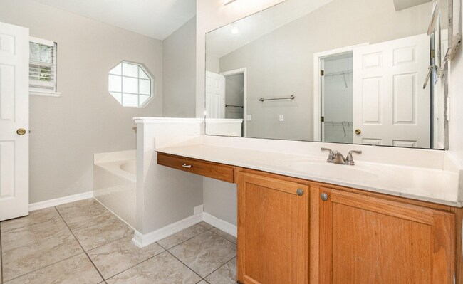 Building Photo - Coastal Living, Close to the Beaches, Comm...