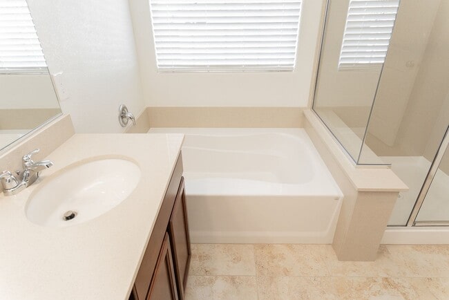 Building Photo - Fairly New Gorgeous SMART House!