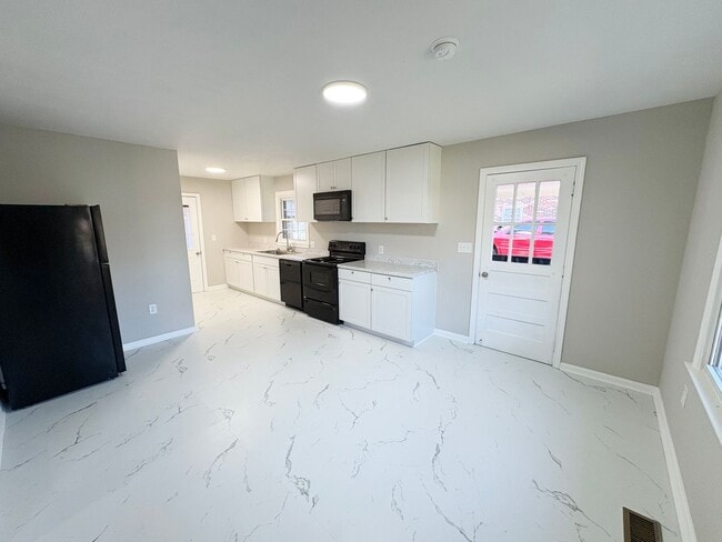 Building Photo - Brick 3 bed 1 bath home