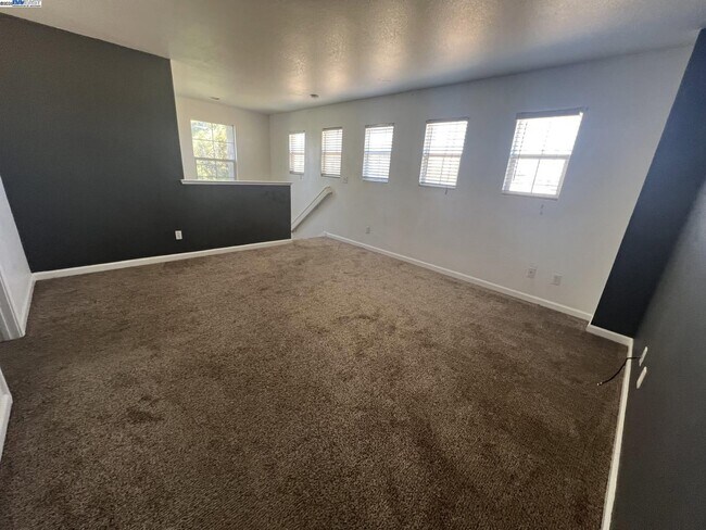 Building Photo - 3127 Puffin Cir