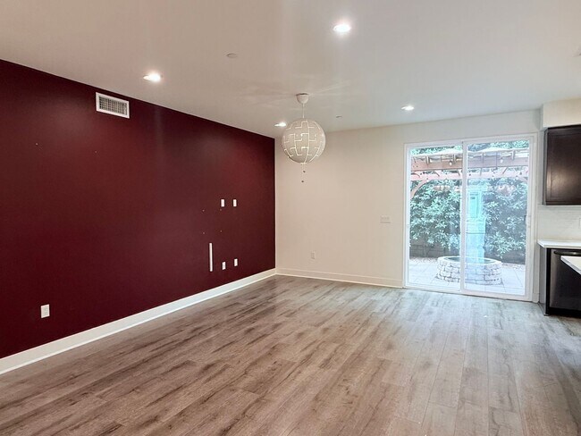 Building Photo - Reseda Ranch 5 bedroom 3 bath house!