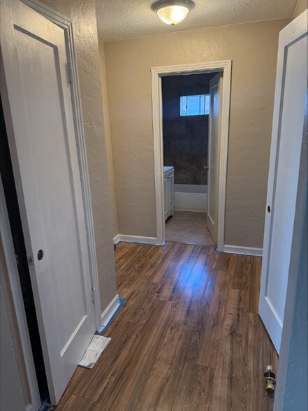 Building Photo - 1690 Almond Ave