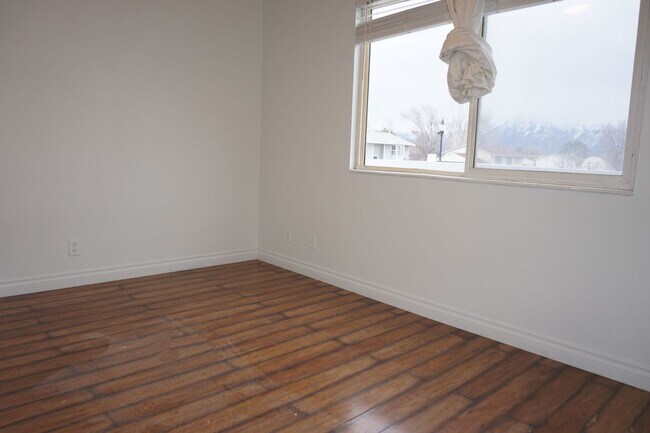 Building Photo - 1689 W 8295 S