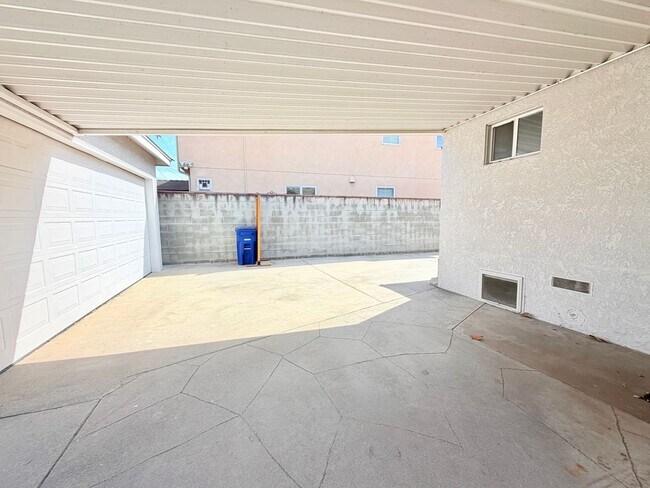 Building Photo - 4648 Adenmoor Ave