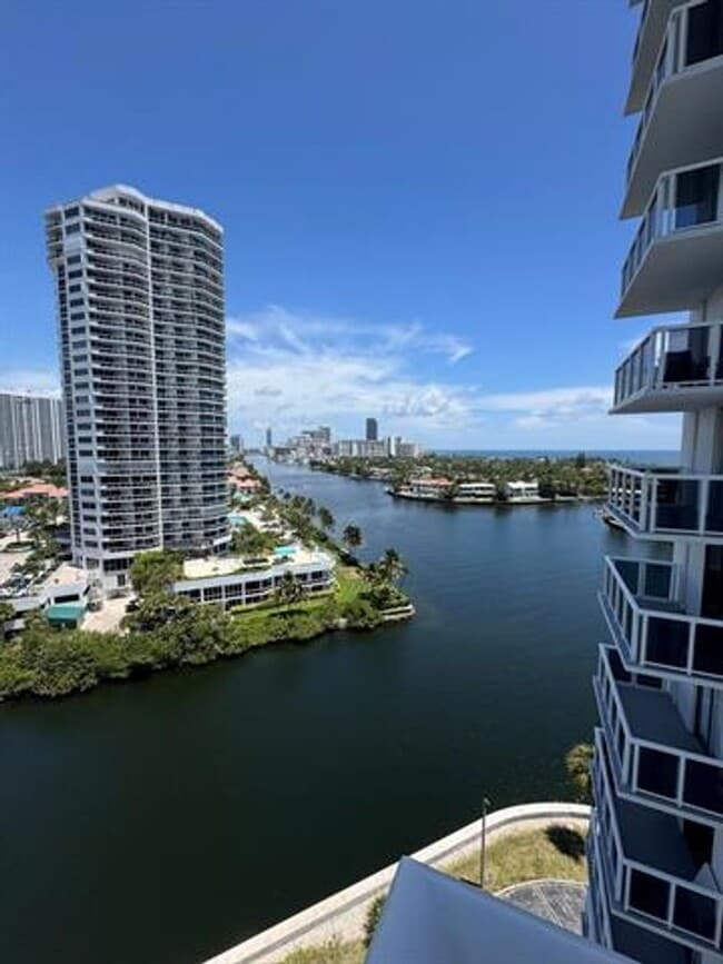 Building Photo - 20515 E Country Club Dr