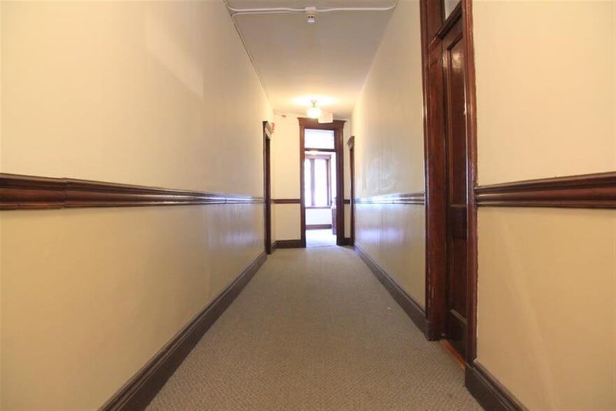 Building Photo - 82 Kirkland St