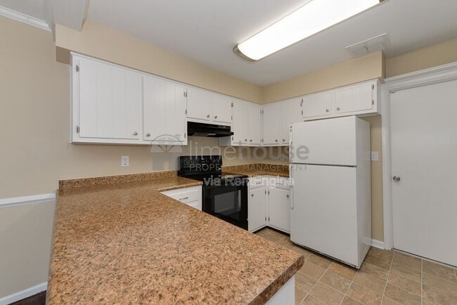 Building Photo - 290 Sedgefield Ave