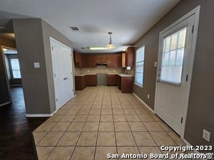 Building Photo - 6102 Jackies Farm