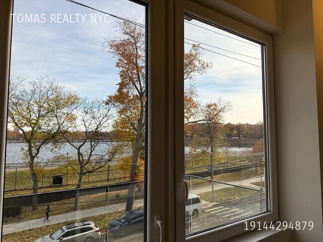 Building Photo - 3103 Sedgwick Ave