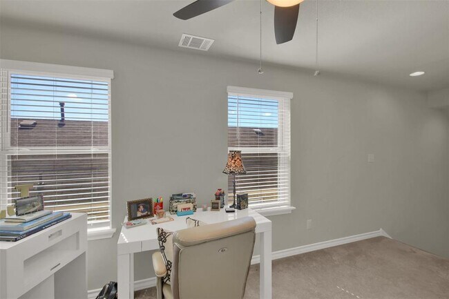 Building Photo - 305 Satsuma Dr
