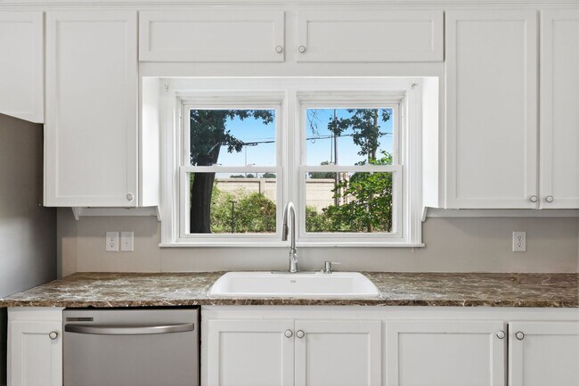 Building Photo - Remodeled Midtown Tulsa Bungalow – Classic Charm with Modern Updates!