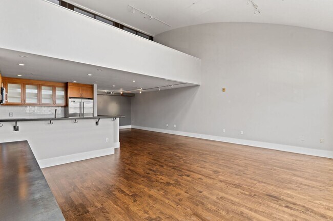 Building Photo - Tri-Level Inner Mission Live/Work Condo - ...